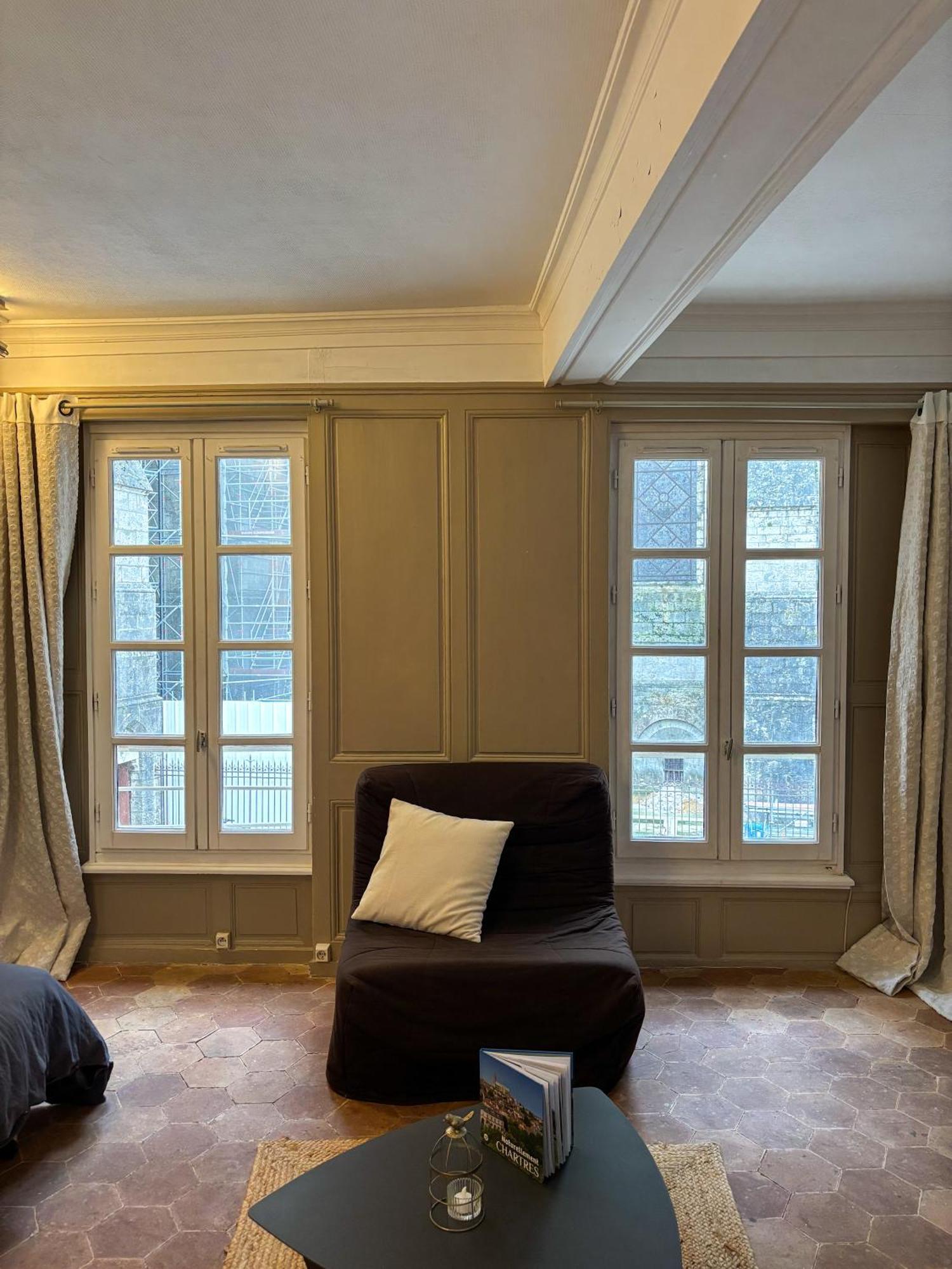 Studio Parvis Cloitre Notre Dame Chartres Extérieur photo